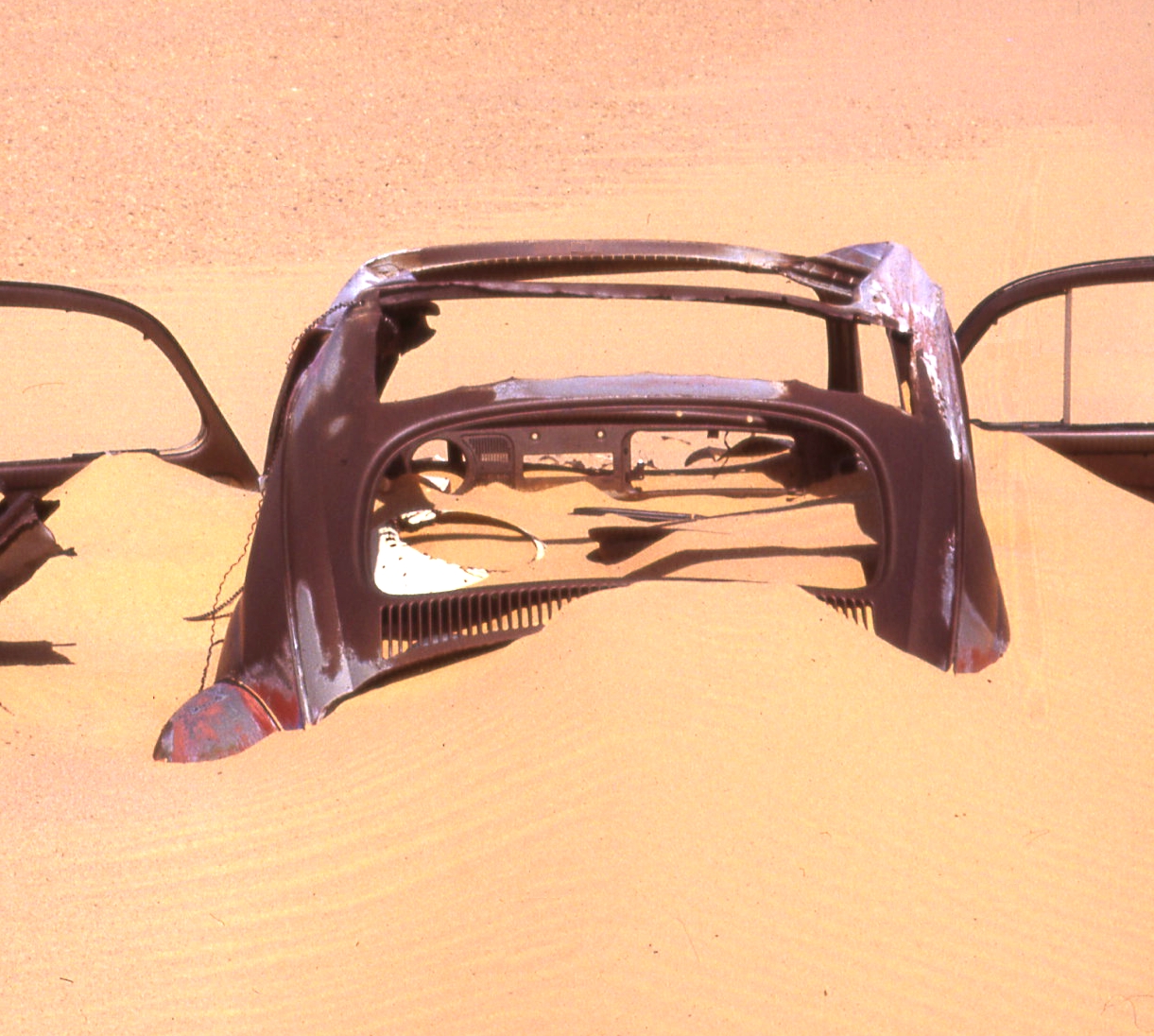 AlgeriaSahara-CarWrecks-VolkswagenInSand--a40r.jpg