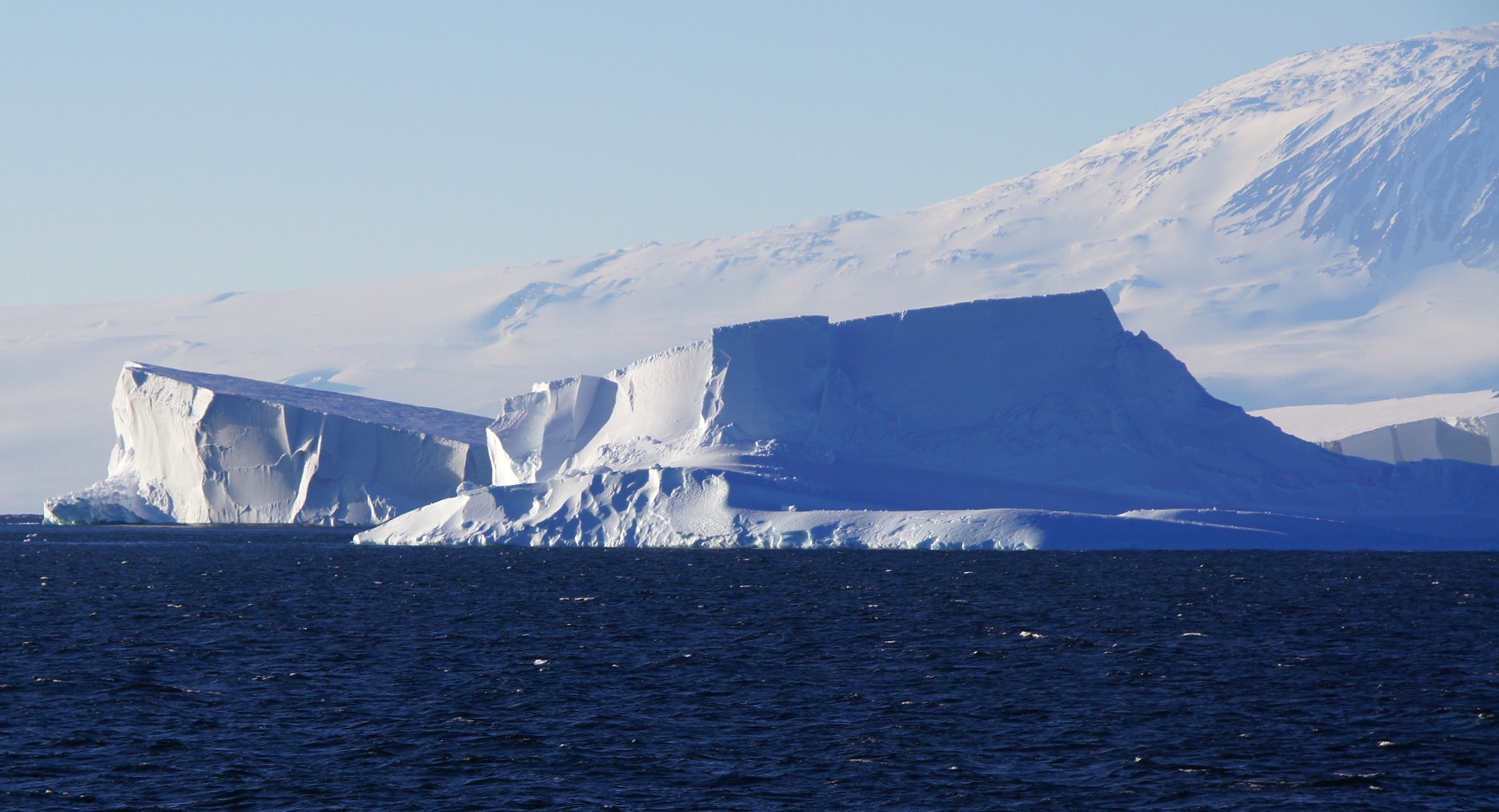 rohrmann-AAA-Iceberg-11-MtErebusBackground--1712-!.