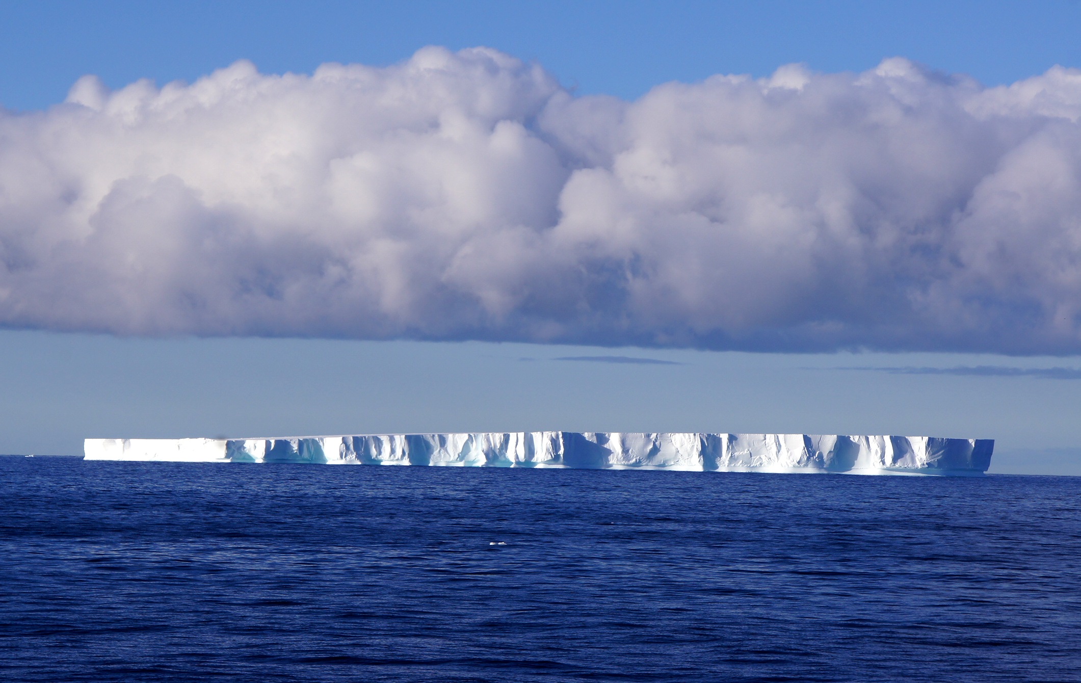 rohrmann-AAA-Iceberg-17-Tabular-WithClouds--1814