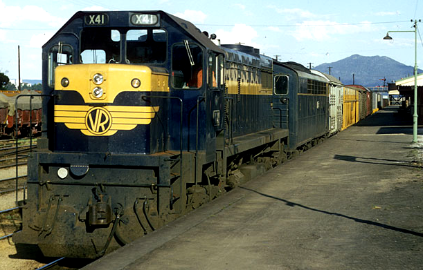 Ararat train arriving 1971