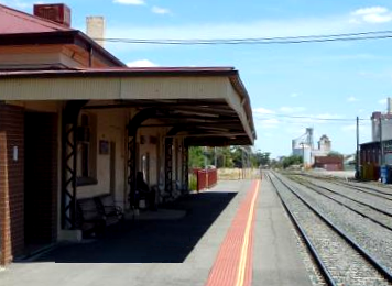 Horsham railway station