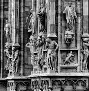 Milano Duomo outside statues