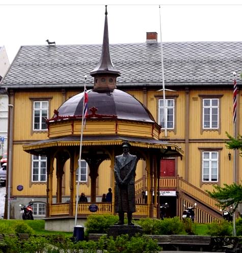 Wooden building and statue